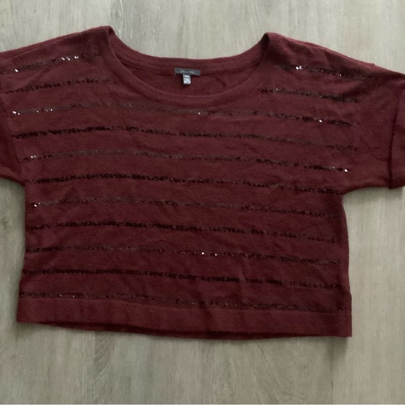 Ladies Short Sleeve Wool Sweater - Burgundy with Sequins. Size Medium - Picture 5 of 5